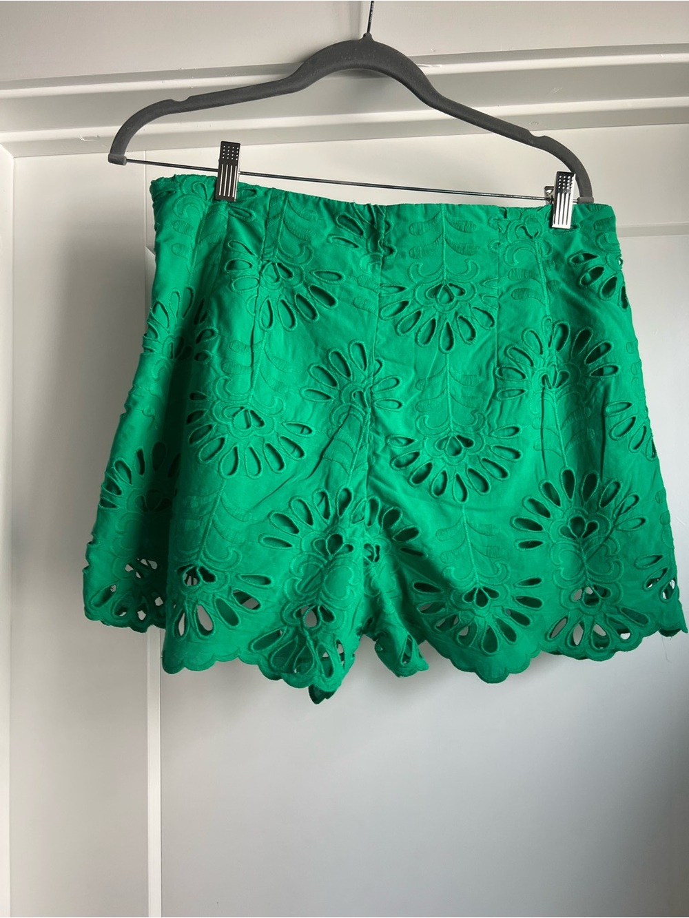 Zara Green Eyelet Scalloped High-Waist Shorts - Picture 2 of 3